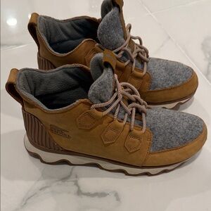 Sorel Tan and Gray women’s Boots